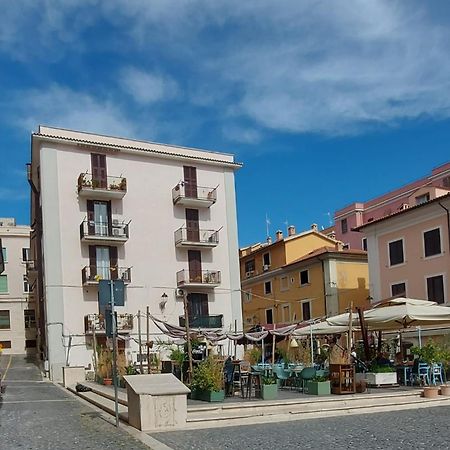 Luna Apartment Civitavecchia Exteriör bild